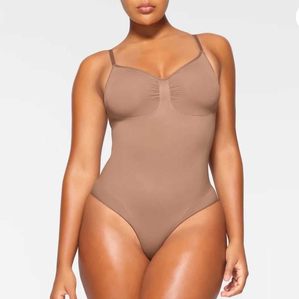 🤎SKIMS SEAMLESS SCULPT BRIEF BODYSUIT - Sienna🤎